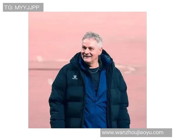 足球明星矮星的身份揭秘他在绿茵场上的传奇故事与成就 足球明星矮星的身份揭秘他在绿茵场上的传奇故事与成就